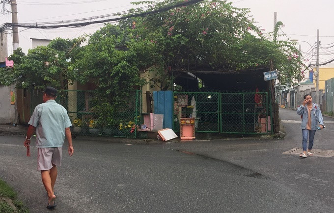 Ong lao song binh an trong co ngoi 2000m2, 30 nam gom mon do la-Hinh-2