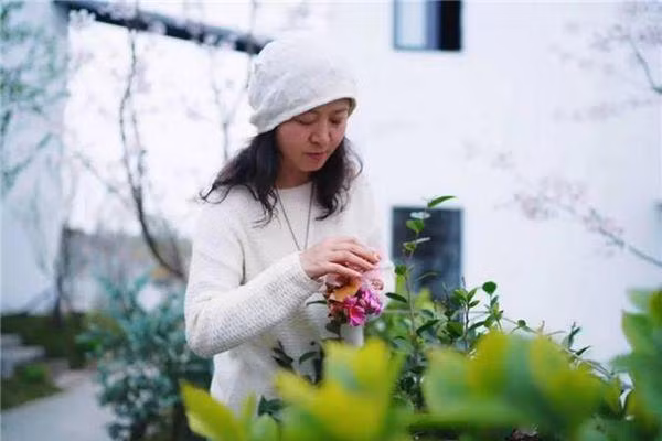 Bo viec ve que trong hoa, nu giam doc khien moi nguoi bat ngo voi thanh qua-Hinh-3