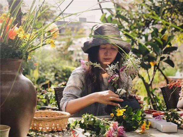 Bo viec ve que trong hoa, nu giam doc khien moi nguoi bat ngo voi thanh qua-Hinh-4