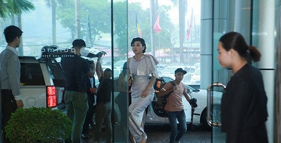 Ky Duyen phan ung bat ngo khi lien tuc bi phan nan chuyen di tre-Hinh-2