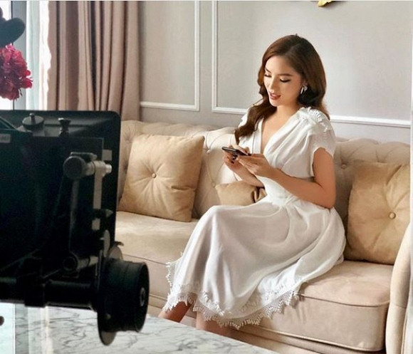 Ky Duyen phan ung bat ngo khi lien tuc bi phan nan chuyen di tre