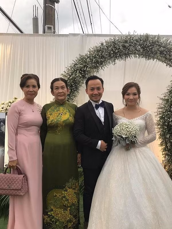 Hari Won phat ngon bat ngo khi hay tin Tien Dat ket hon