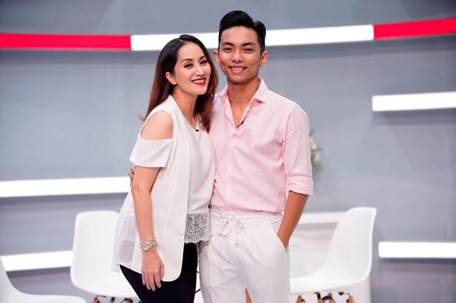 Khanh Thi day con cach thoat hiem sau vu be trai bi bo quen tren xe-Hinh-2