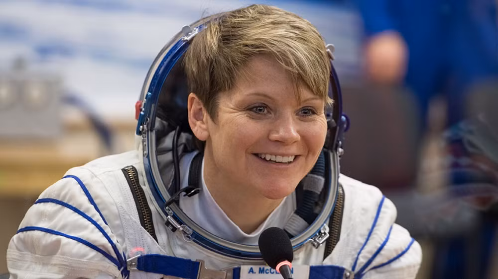 NASA dieu tra du hanh gia hack tai khoan cua vo cu tu vu tru