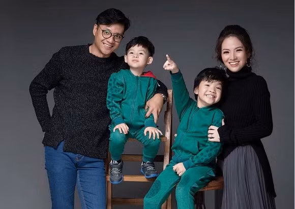 Dien vien Dan Le lan dau trai long ve tuoi tho bi bo danh, me chi chiet