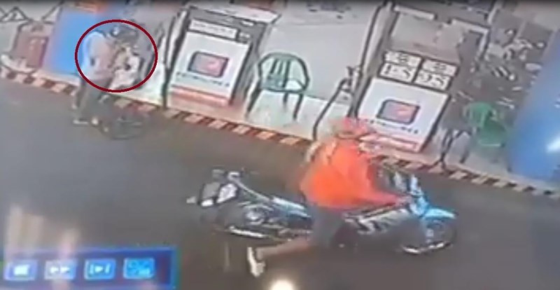 Hot hoang mat xe trong vong vai giay tai tram xang