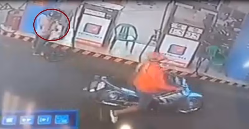 Hot hoang mat xe trong vong vai giay tai tram xang