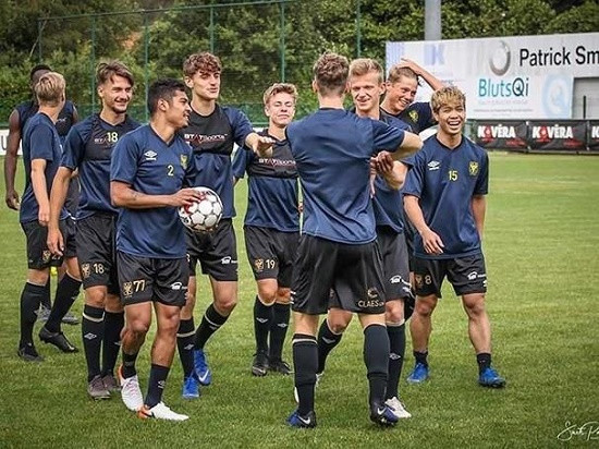 Cong Phuong rang ro khoe anh cung dong doi o Bi-Hinh-2