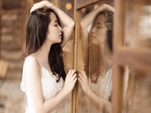 Đàn bà một đời chồng cũng cần yêu thương, chia sẻ nhưng họ sợ bản thân tổn thương thêm 1 lần nữa - Ảnh minh họa: Internet Đàn bà một đời chồng cũng cần yêu thương, chia sẻ nhưng họ sợ bản thân tổn thương thêm 1 lần nữa - Ảnh minh họa: Internet