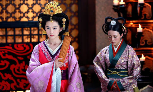 Rung minh don ghen tham hiem va tan doc cua 2 ba vo De vuong