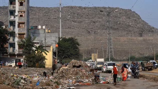 Nui rac khong lo de doa cuoc song o thu do o nhiem nhat the gioi