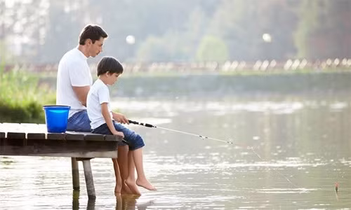 Cha ruot va cha duong, ghi ten ai tren thiep cuoi?