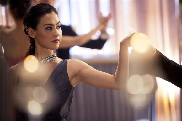 Họ nói chuyện, cho nhau số điện thoại và tán tỉnh nhau từ lúc nào tôi không biết. (Ảnh minh họa)