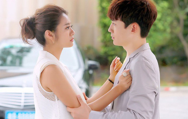 Ta hoa khi nhin thay nhieu web den trong dien thoai cua vo sap cuoi