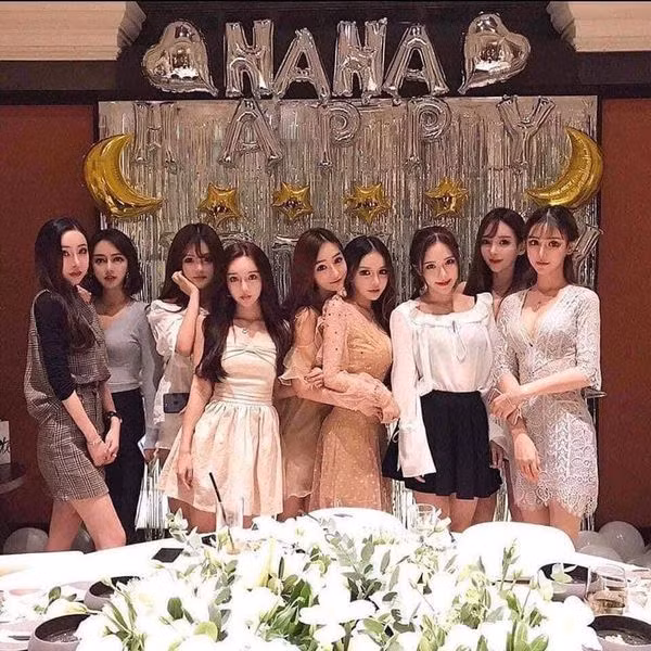 ”Chúc mừng sinh nhật Hana. Nhưng Hana là ai?”