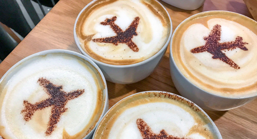 Tach ca phe khien may bay doi chieu khi bay qua Dai Tay Duong