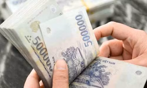 Cam 25 trieu tieu Tet: Toi khong dam ra khoi nha mua sam