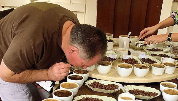 Uong mot ly ca phe 'mat dut' nua chi vang