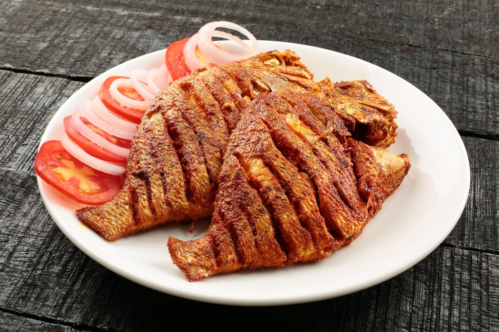 Lật cá trên bàn ăn ở Trung Quốc là điều tối kỵ. Hành động này gợi đến hình ảnh lật thuyền, công việc không thuận buồm xuôi gió. Ảnh: Swiggy.