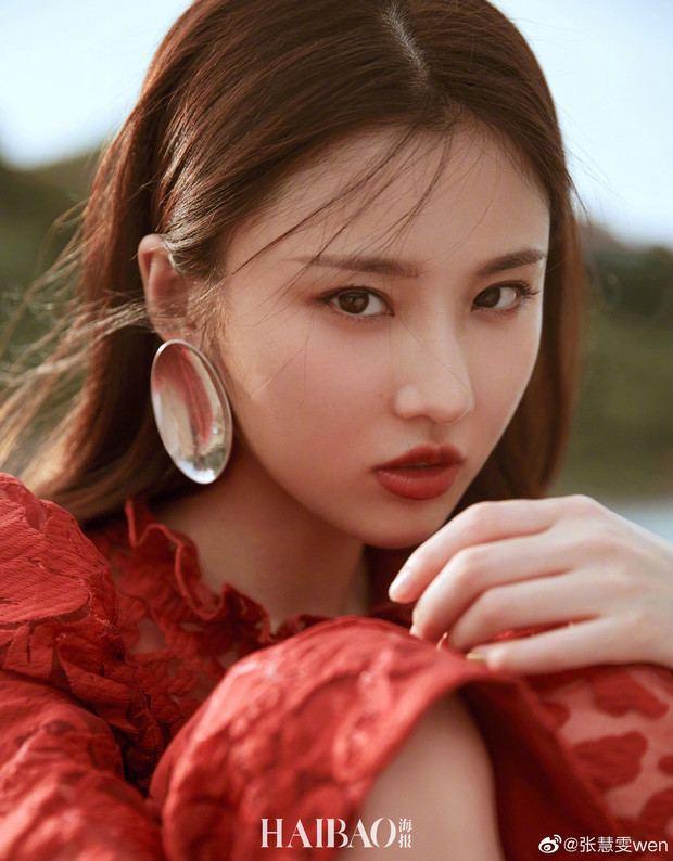 Hãy cùng ngắm nhìn những người đẹp có khả năng sẽ thay thế vị trí của “thần tiên tỷ tỷ”. Trương Huệ Văn xứng đáng là cái tên đầu tiên được nhắc đến khi so sánh về nhan sắc với Lưu Diệc Phi.