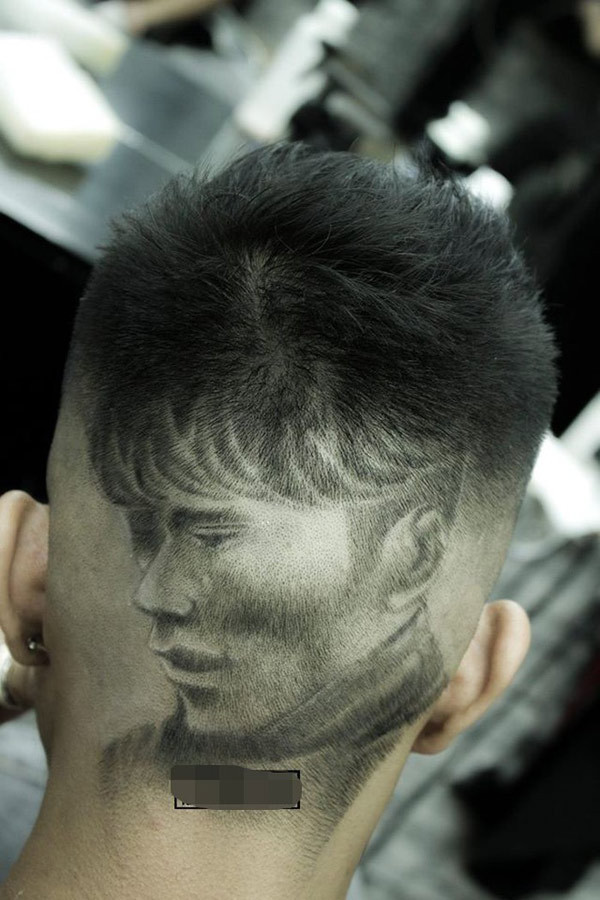 Chắn hẳn đây là fan hâm mộ của thủ thành điển trai Bùi Tiến Dũng của tuyển Việt Nam.