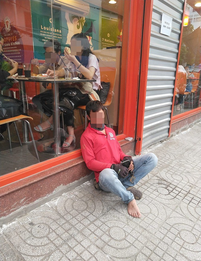 Tai xe Go-Viet ngu duoi dat day tranh cai cong dong mang