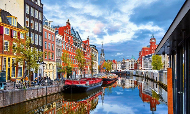 Thành phố Amsterdam (Hà Lan) là địa điểm du lịch nổi tiếng tại châu Âu. Đây là một trong hai thành phố châu Âu góp mặt trong top 10. Ảnh: Iam Expat.
