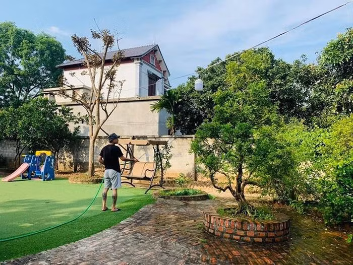 Hong Dang khoe biet thu nha vuon ngoai thanh Ha Noi dep mien che-Hinh-2