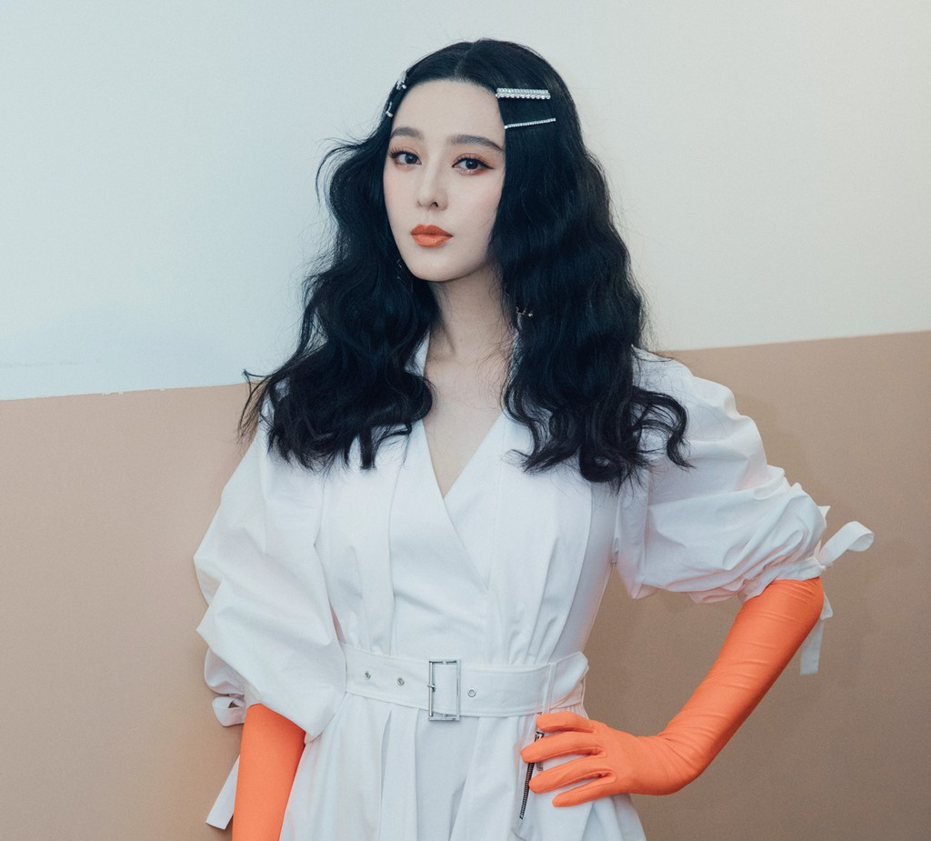 Ngoài đời, Bốc Kha Văn và Phạm Băng Băng là bạn bè thân thiết. Nhà thiết kế từng chia sẻ: "Mẹ của Băng Băng có lúc gọi điện nhờ tôi giúp đỡ khi con gái bà không thể ngủ được". Bốc Kha Văn từng nhiều lần ra mặt đính chính các tin đồn thất thiệt mà Phạm Băng Băng không thể phản hồi, trong thời gian cô ở ẩn vì scandal trốn thuế.