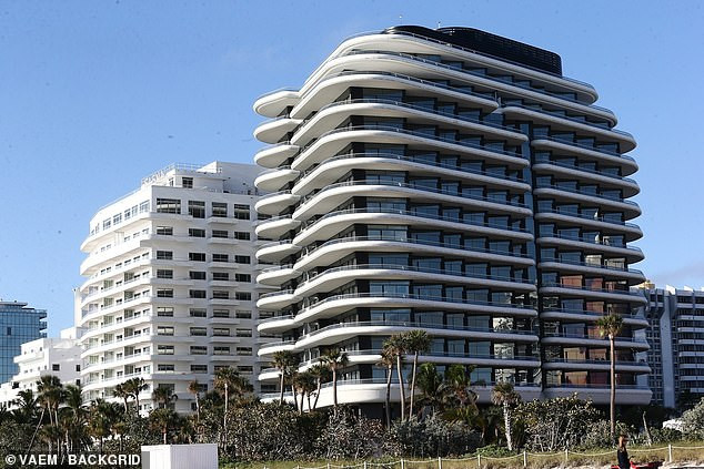 Vo chong Kim Kardashian mua nha ngay canh biet thu 60 trieu do-Hinh-2