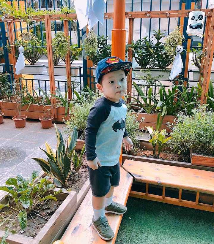 Thời điểm hiện tại, Khoai Tây đã tròn 3 tuổi. Cậu bé sở hữu ngoại hình vô cùng bụ bẫm và đáng yêu.