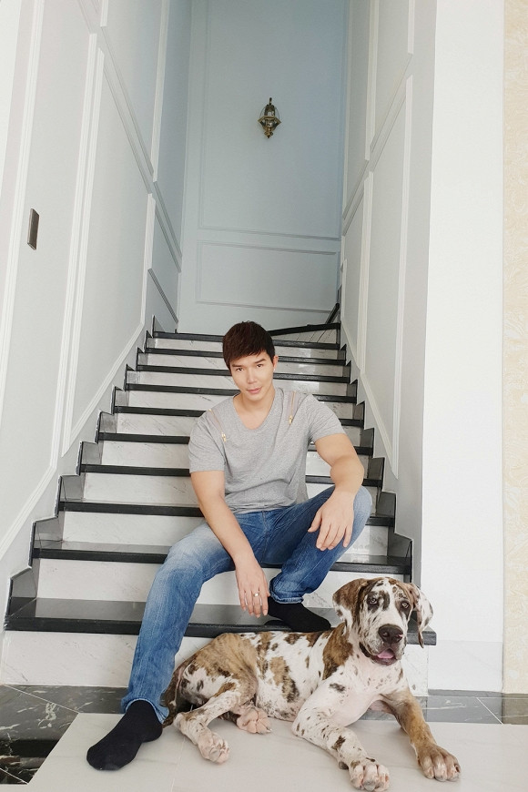 Nathan Lee hé lộ không gian sống bên trong căn hộ triệu đô.