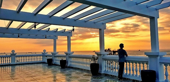 Hiện tại, nam ca sĩ đang dốc toàn lực để hoàn thiện căn hộ này trong khoảng thời gian sớm nhất. Có lẽ, đó cũng là lí do tại sao Nathan Lee chưa phát hành album mới dù đã xong từ nửa năm nay.