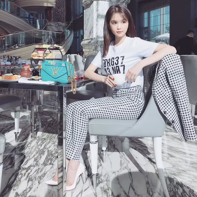 Cô nàng rất coi trọng tiền bạc: "Không có tiền thì cạp đất mà ăn à?".