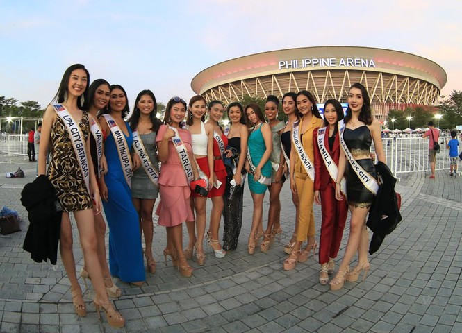 Được biết Philippines là cường quốc sắc đẹp và họ giới thiệu niềm tự hào này bằng việc để 11 Hoa hậu trở thành “nàng thơ”, dẫn 11 đoàn thể thao tham gia lễ diễu hành.