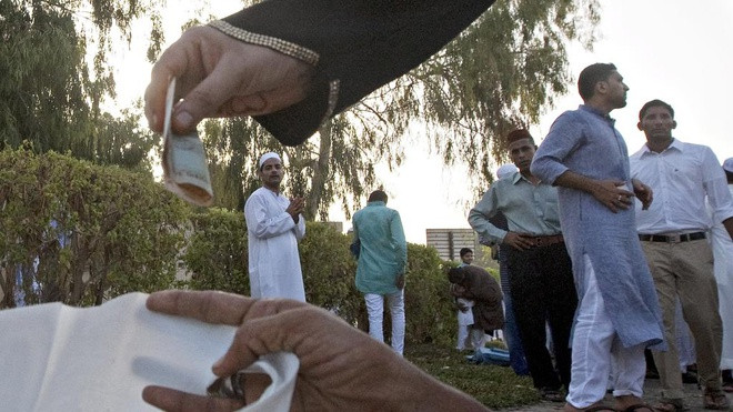 Hồi tháng 4/2016, cảnh sát Dubai phát hiện một ăn mày kiếm được trung bình 2.450 USD/ngày. Điều đó có nghĩa là người ăn xin này bỏ vào tài khoản ngân hàng tới 73.500 USD/tháng và 900.000 USD/năm.Ảnh:The National.