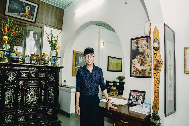 Tới đời cha của Long Nhật, ông là nhà thơ, nhà thư Pháp nổi danh xứ Huế với bút danh Nguyệt Đình. 6 anh em nhà Long Nhật, ai cũng theo nghiệp sư phạm, bác sĩ, chỉ riêng Long Nhật quá mê hát mà trở thành ca sĩ.