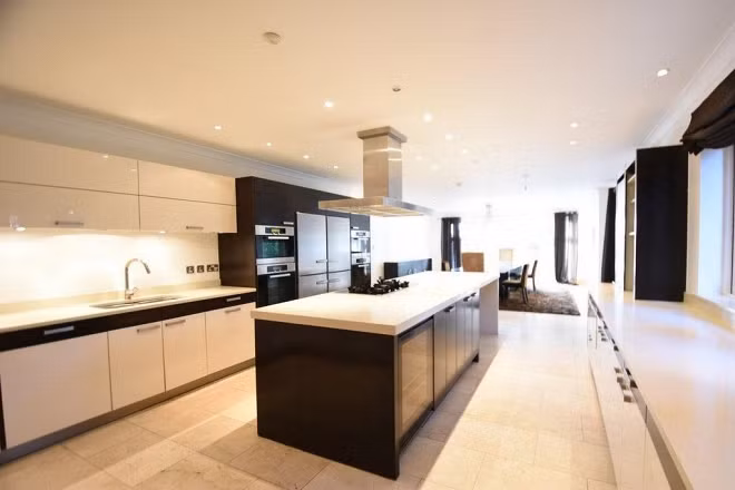 Bên trong biệt thự vừa được bán của Cristiano Ronaldo.