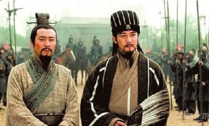 Luu Bi hoi han vi moi Khong Minh ma bo lo mot vi cao nhan khac?