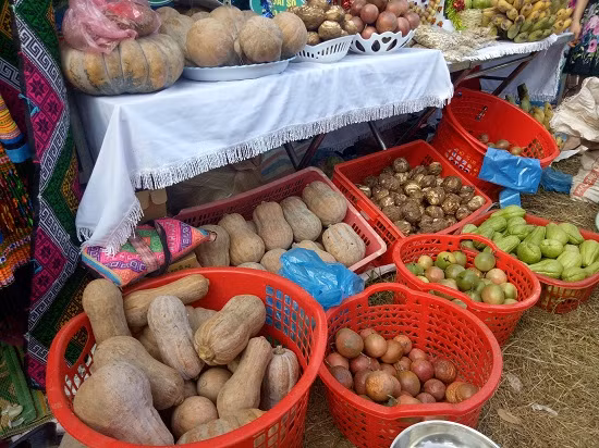 Do thói quen sản xuất của bà con, tại một số vùng vẫn còn mang nặng tính tự cung tự cấp, làm được bao nhiêu ăn bấy nhiêu nên những sản phẩm làm ra đem bán không nhiều. Để mua được những sản phẩm này cũng không hề dễ dàng.