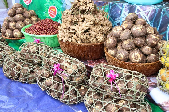 Để có sản phẩm sạch nhiều người dân ở thành thị không ngại đường xa, len lỏi đến các xã, bản vùng cao, vùng sâu, vùng xa tìm mua thực phẩm về tích trữ, nhất là vào những dịp lễ, tết cuối năm.