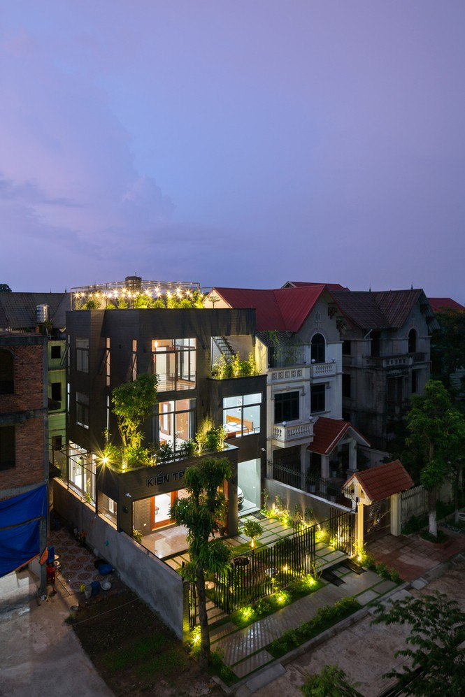 Ngôi nhà đẹp lung linh về đêm.