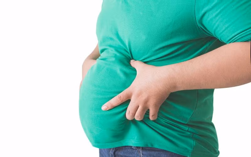 Nguy cơ béo phì: Buổi sáng không ăn, nên buổi trưa và buổi tối chúng ta sẽ có xu hướng ăn nhiều hơn cho đủ năng lượng. Dẫn tới thức ăn sẽ không kịp tiêu hóa hết, khiến cho nhiệt lượng ngày một tăng, lượng mỡ tích tụ lại ngày càng nhiều, có thể dẫn đến bệnh béo phì.