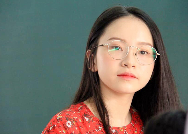 So huu guong mat tre tho, co giao day tieng Anh bi nham la hoc sinh cap 2