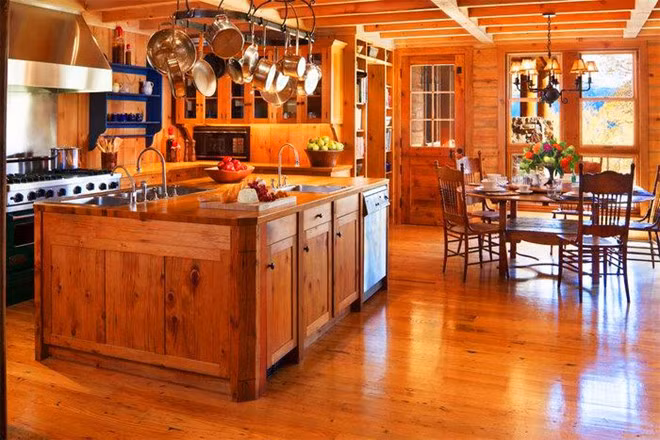 Nhà bếp cũng được thiết kế đơn giản và gần gũi. Ảnh: Sotheby's International Realty Telluride.