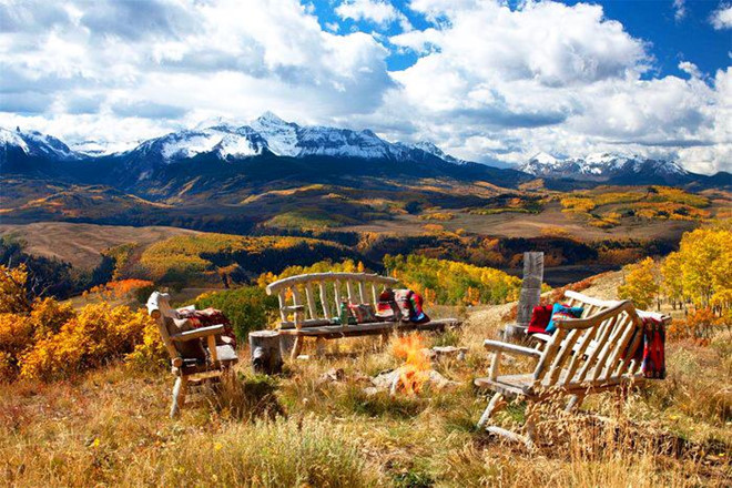 Biệt thự có tầm nhìn ra núi Wilson tuyệt đẹp.Theo Wall Street Journal, Tom Cruise đã dành vài năm để thiết kế khu nhà trước khi hoàn thiện nó vào năm 1994. Ngôi sao điện ảnh này quyết định bán nó vì anh đã không sử dụng ngôi nhà trong vài năm trở lại đây. Ảnh: Sotheby's International Realty Telluride.