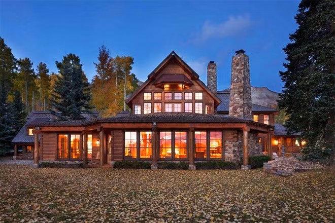 Cách thị trấn Telluride, bang Colorado 12 phút lái xe, bất động sản của Tom Cruise rộng hơn 1,2 triệu m2 bao gồm cả những ngọn đồi uốn lượn, hệ thống đường mòn trong rừng đầy ấn tượng, đường cưỡi ngựa, và sân đậu trực thăng cá nhân. Ảnh: Sotheby's International Realty Telluride.