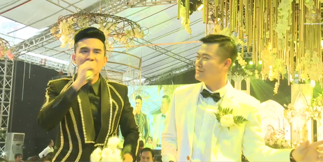 Loa mat voi dam cuoi tien ti, moi ca ca si Dan Truong ve hat-Hinh-3