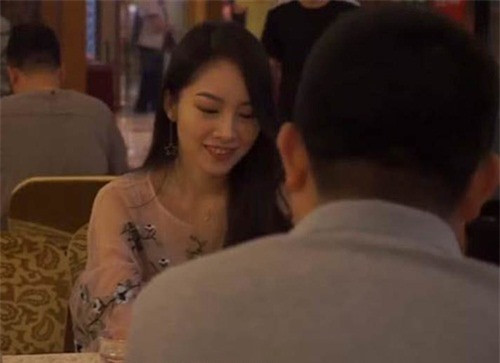 Co giao tieng Anh xinh dep tai gioi nhung van e vi ly do bat ngo-Hinh-2