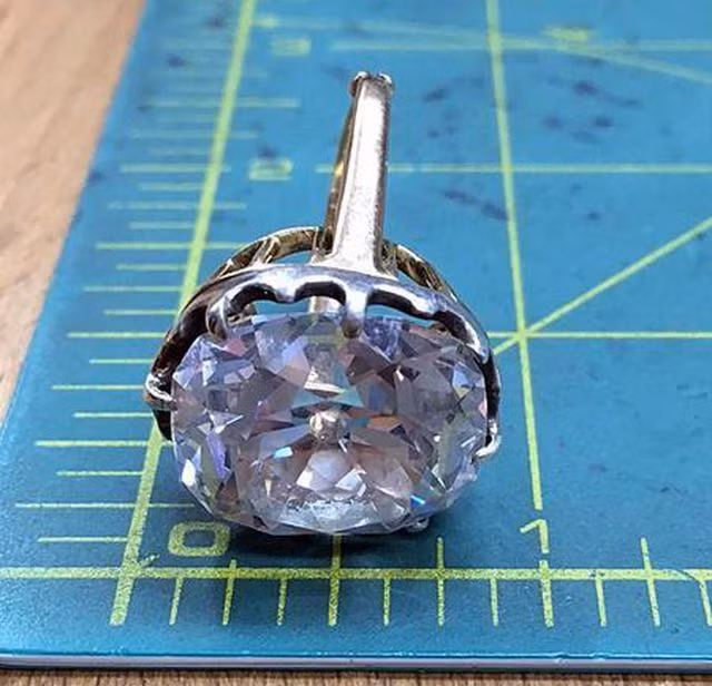 Mua chiec nhan cu 33 nam truoc, bat ngo ban duoc trieu do-Hinh-2